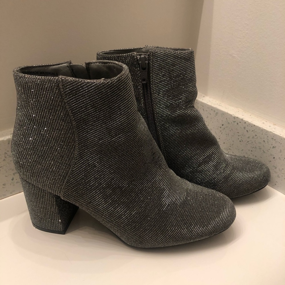 DIBA Brodie Bootie Size 7.5 Silver Metallic